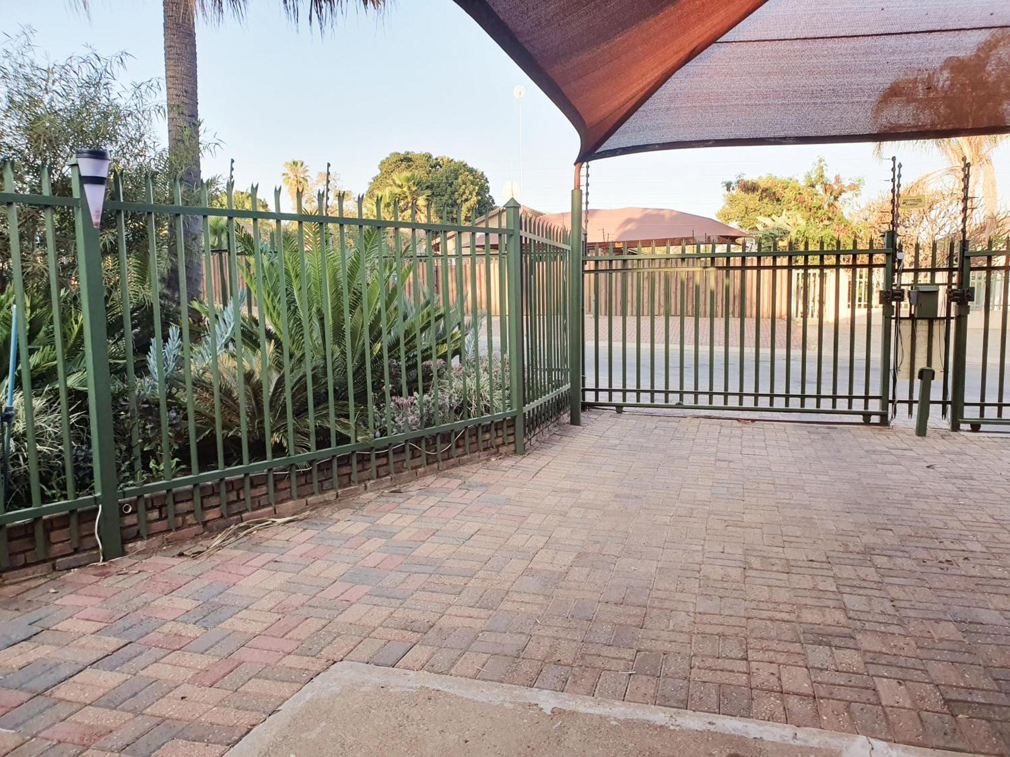 Garden Near Savannah Mall Apartment